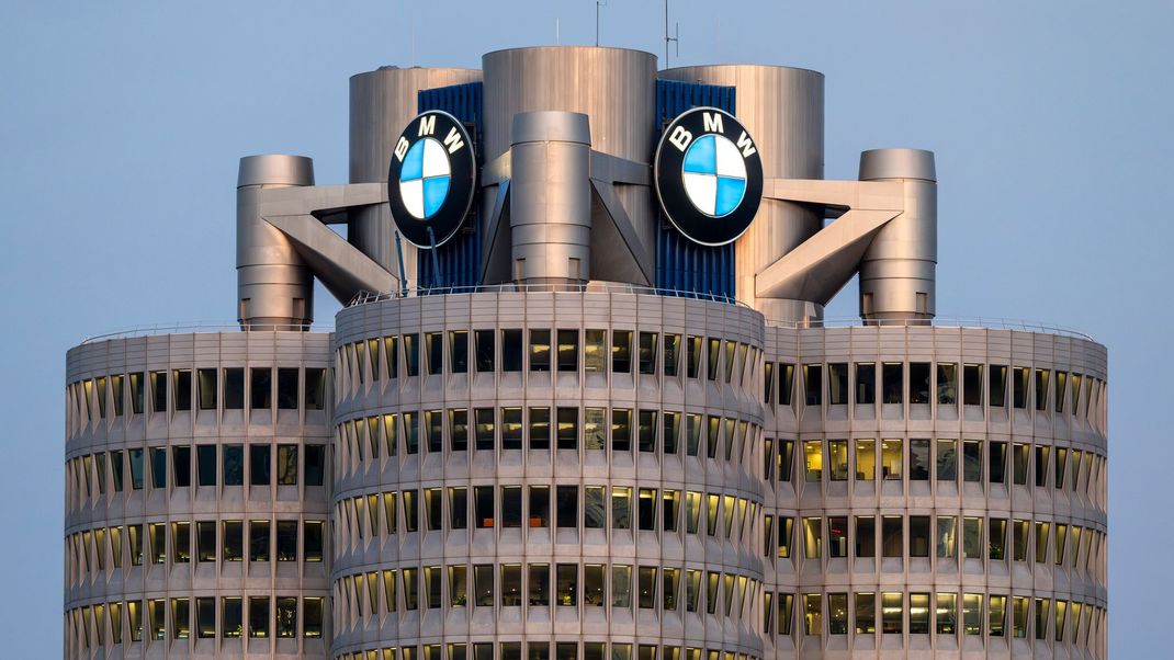 Trotz Gewinneinbruchs im ersten Halbjahr blickt der Münchner Konzern optimistisch in die Zukunft.