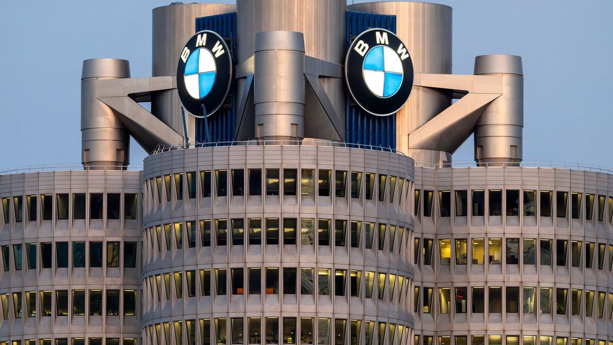 BMW Konzernzentrale mit BMW Logo