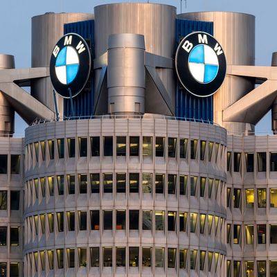 BMW Konzernzentrale mit BMW Logo