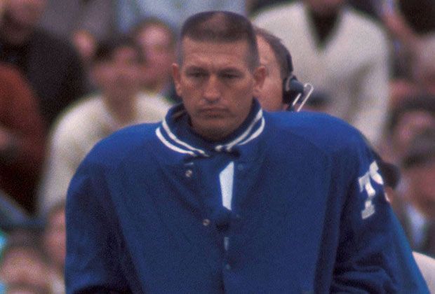 
                <strong>Johnny Unitas</strong><br>
                Johnny Unitas hat in den 60er-Jahren die Position des Quarterbacks dominiert. Insgesamt drei Mal erhielt er die Ehrung als wertvollster Spieler der NFL. 1971 krönte er seine Karriere mit dem langersehnten Sieg im Super Bowl mit den Baltimore Colts.
              