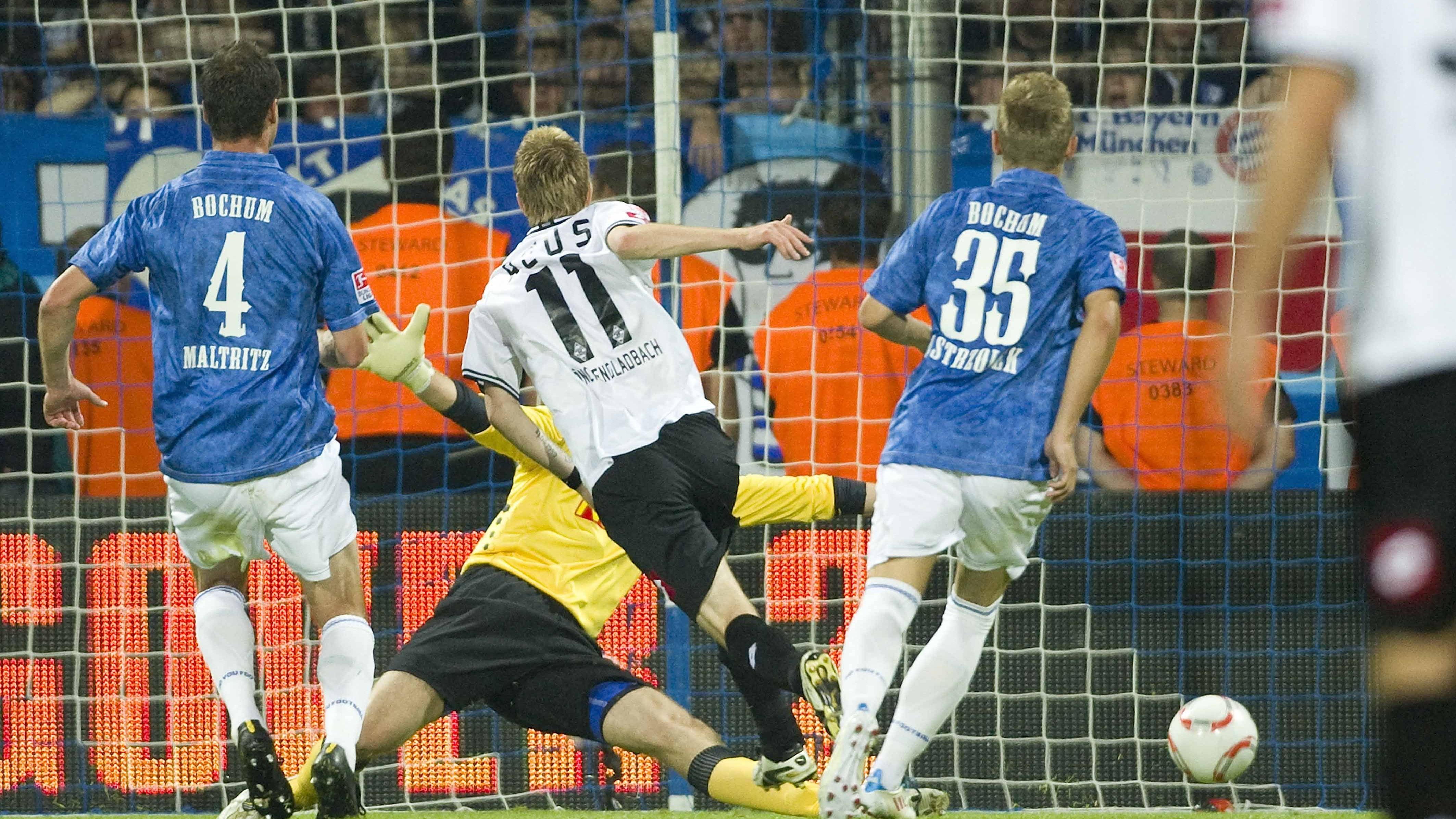 <strong>2011: VfL Bochum - Borussia Mönchengladbach (0:1, 1:1)</strong><br>Im Rückspiel an der Castroper Straße gleicht Gladbachs junger Shootingstar Marco Reus die Bochumer Führung durch ein Eigentor von Havard Nordtveit aus und hält die Fohlen somit tatsächlich in der Bundesliga. Der knappen Rettung folgte eine unglaubliche Saison 2011/12, die Gladbach auf Platz vier abschloss.&nbsp;