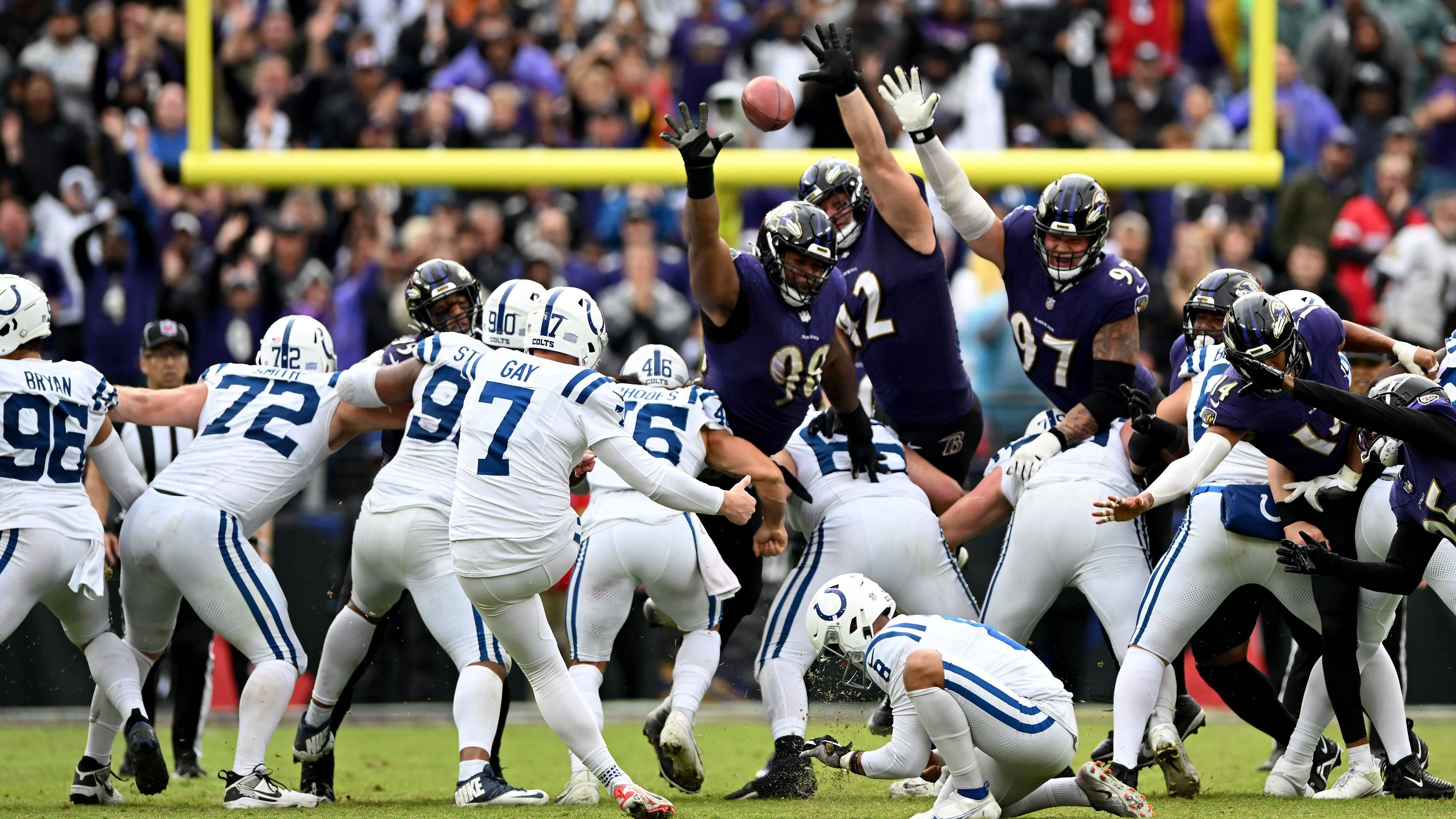 <strong>TD, PAT, FG und Co.</strong> <br>Während ein Touchdown sechs Punkte bringt, kann der Score durch einen PAT (ein Punkt) oder eine 2-Point-Conversion (zwei Punkte) erhöht werden. Ein Field Goal bringt drei Punkte. Sackt die gegnerische Defense den Quarterback in dessen eigener Endzone, erzielt sie einen Safety (zwei Punkte). Auch in der laufenden Saison gab es jetzt das erste Scorigami. (Stand: 10.09.2024)