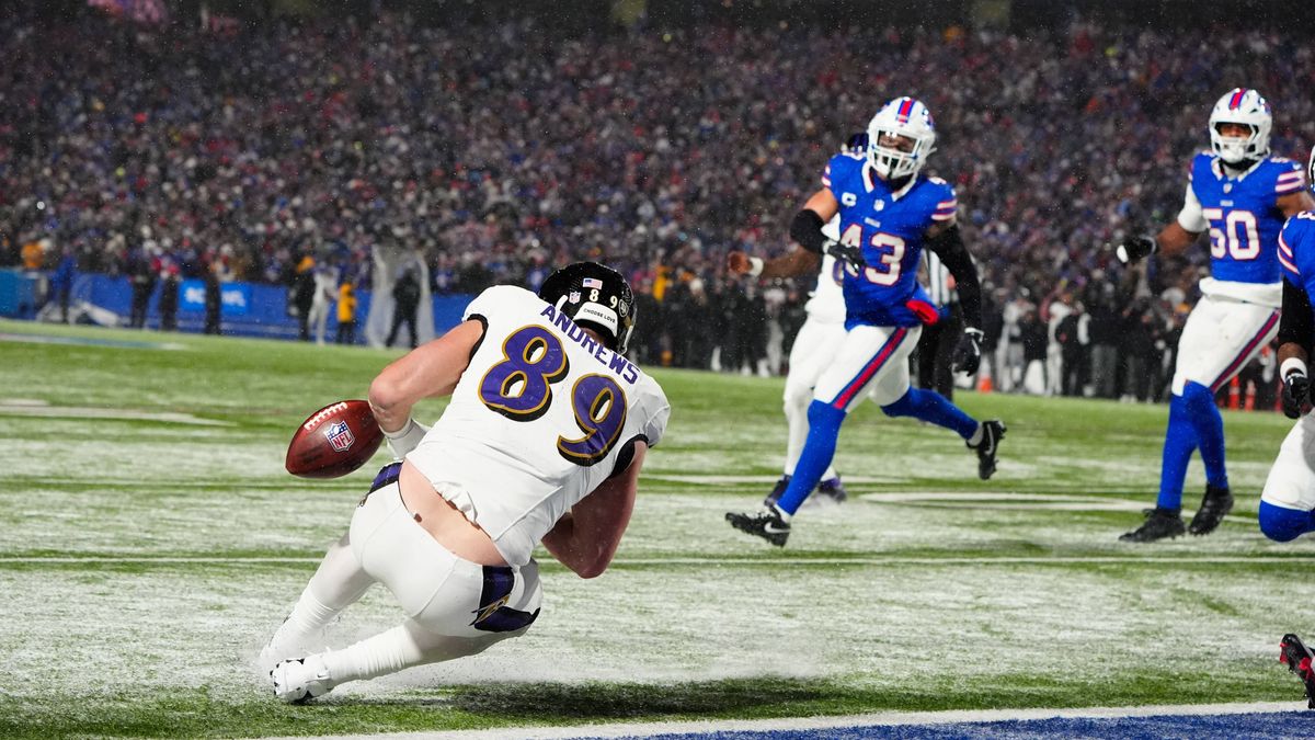 NFL, American Football Herren, USA AFC Divisional Round- Baltimore Ravens at Buffalo Bills Jan 19, 2025; Orchard Park, New York, USA; Baltimore Ravens tight end Mark Andrews (89) drops a pass on a ...