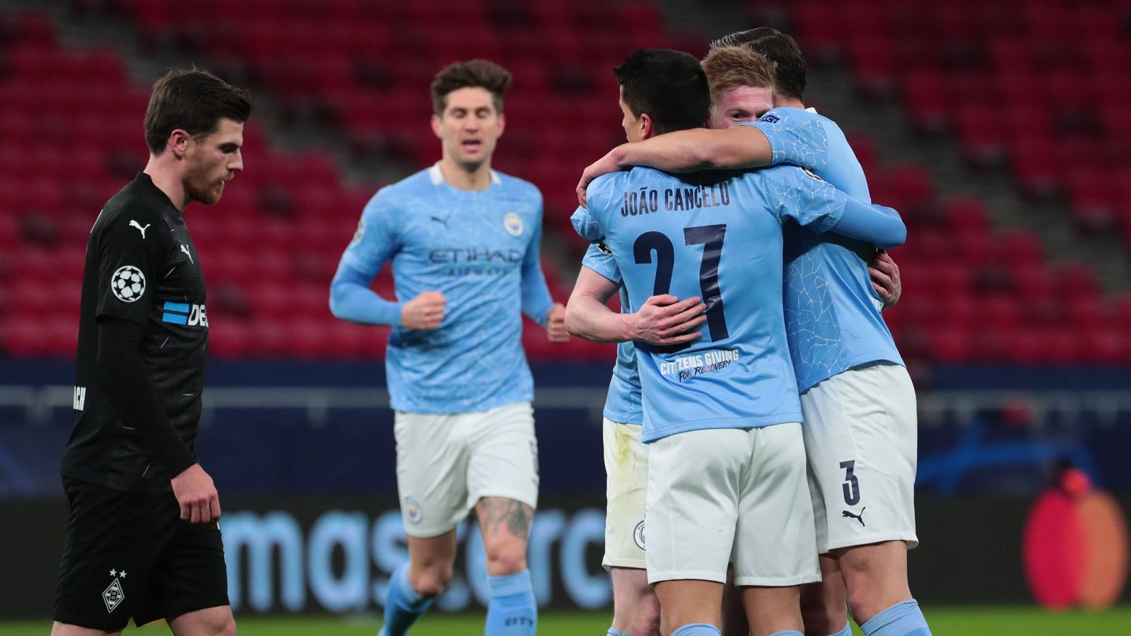
                <strong>City-Dominanz und pure Langeweile: Gladbachs Champions-League-Aus im ran-Check</strong><br>
                Gegen dieses Manchester City hat Gladbach nichts zu melden. Im Achtelfinal-Rückspiel läuft die Borussia meist nur hinterher und muss schon nach zwanzig Minuten alle Hoffnungen begraben. Am Ende unterliegt das Team von Trainer Marco Rose mit 0:2 und scheidet völlig verdient aus der Champions League aus. Die Partie im ran-Check. 
              