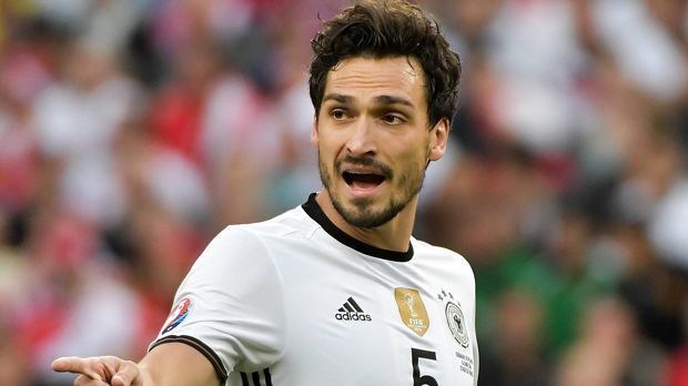 
                <strong>Mats Hummels</strong><br>
                Mats Hummels: Defensiv souverän und kaum gefordert. Im Spielaufbau aber etwas zurückhaltender, als man das gegen einen defensiven Gegner aus der Bundesliga kennt. ran-Note: 2
              