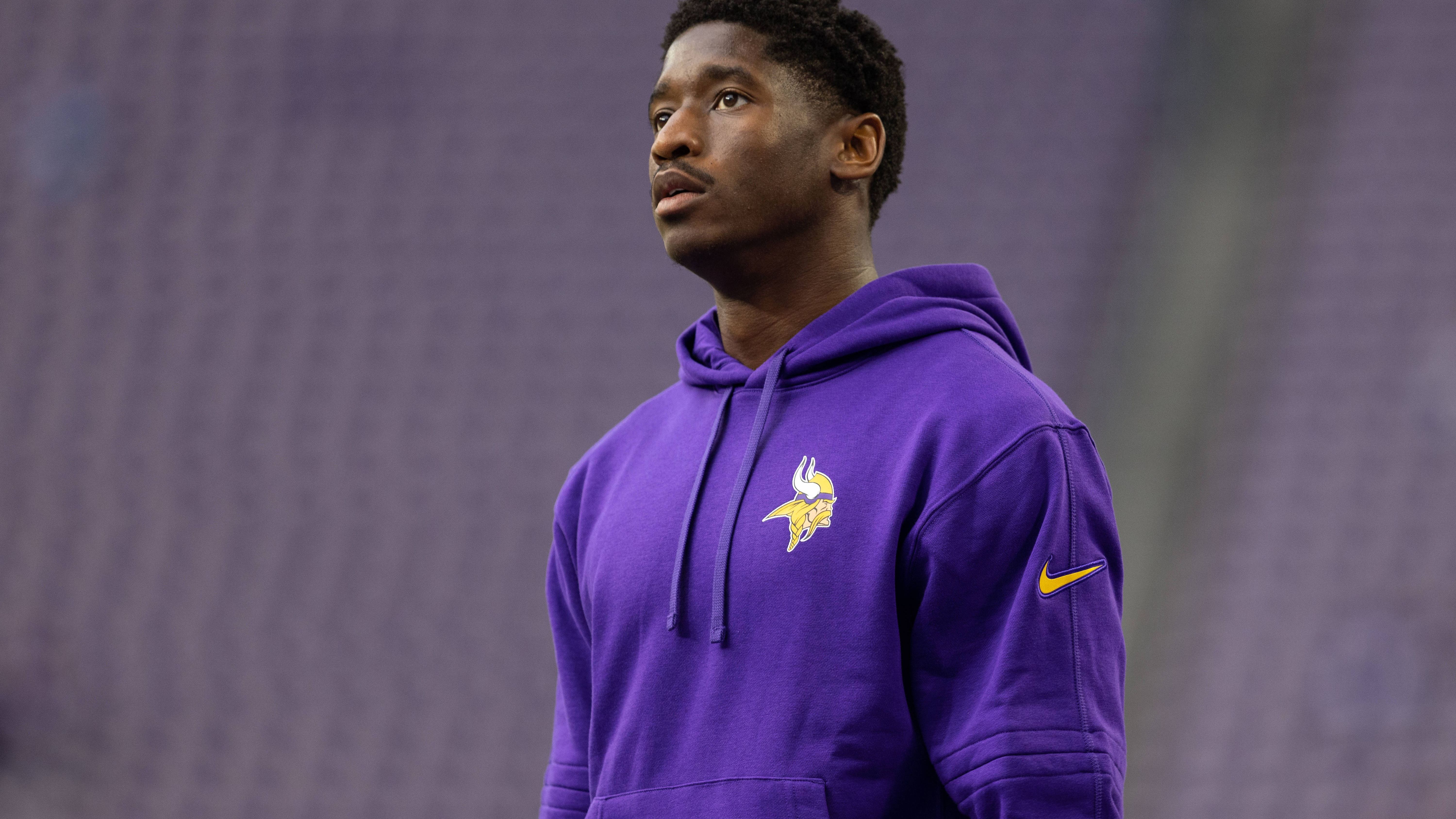 <strong>Jordan Addison (Wide Receiver)</strong><br>Rookie Jordan Addison fing dieses Jahr nicht nur bereits neun Touchdowns, sondern auch Pässe für 824 Yards. Dem 21-Jährigen fehlen also noch 176 Yards zum Meilenstein. Dabei profitierte er bislang aber auch von der Verletzungspause Justin Jeffersons.
