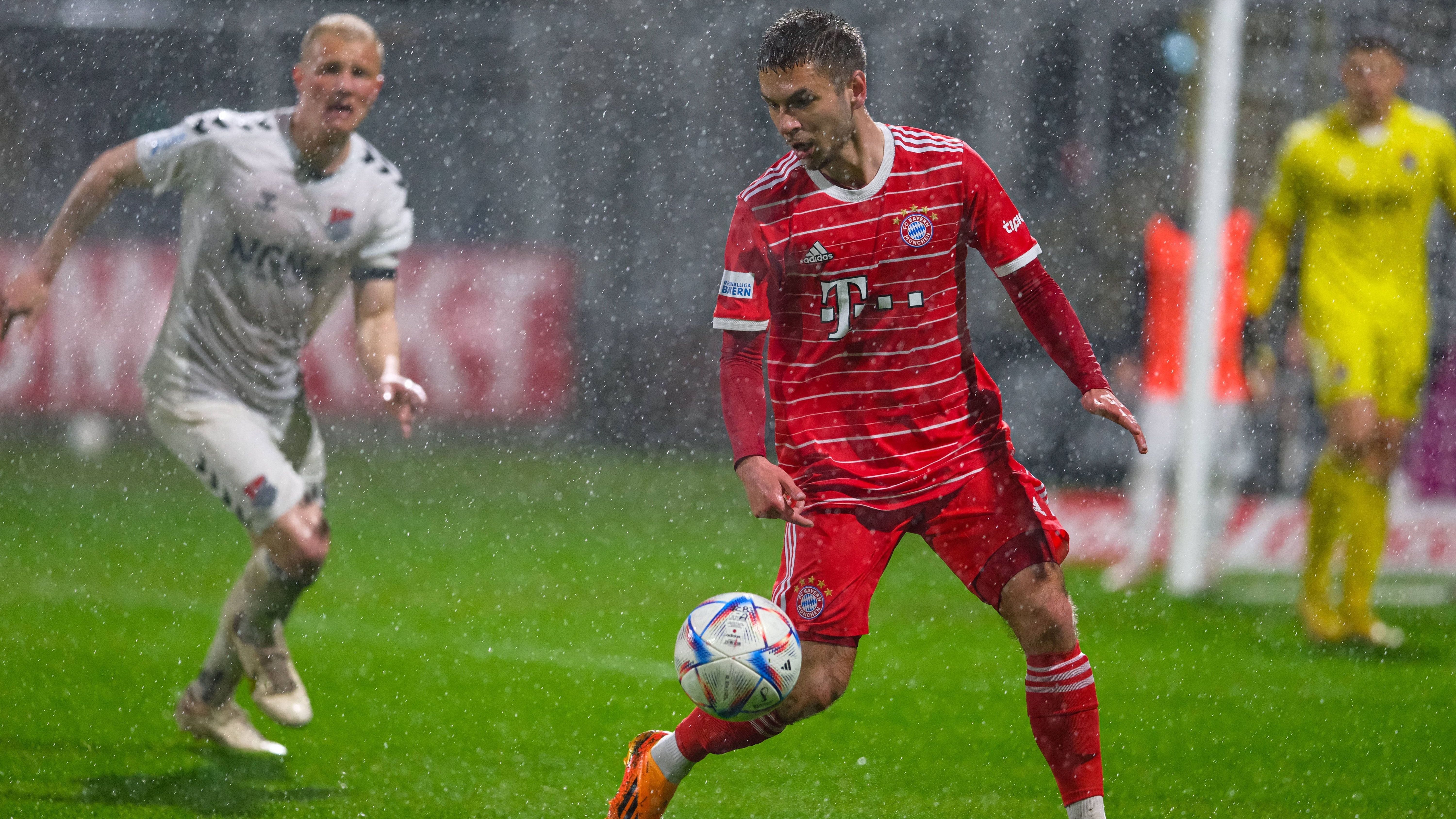 <strong>Guter Start in Österreich für Leon Fust</strong><br>Leon Fust ging zur Rückrunde der laufenden Saison in die 2. österreichische Bundesliga und kam seitdem in oft zum Einsatz. Er kehrte vorerst zu Bayern II zurück.