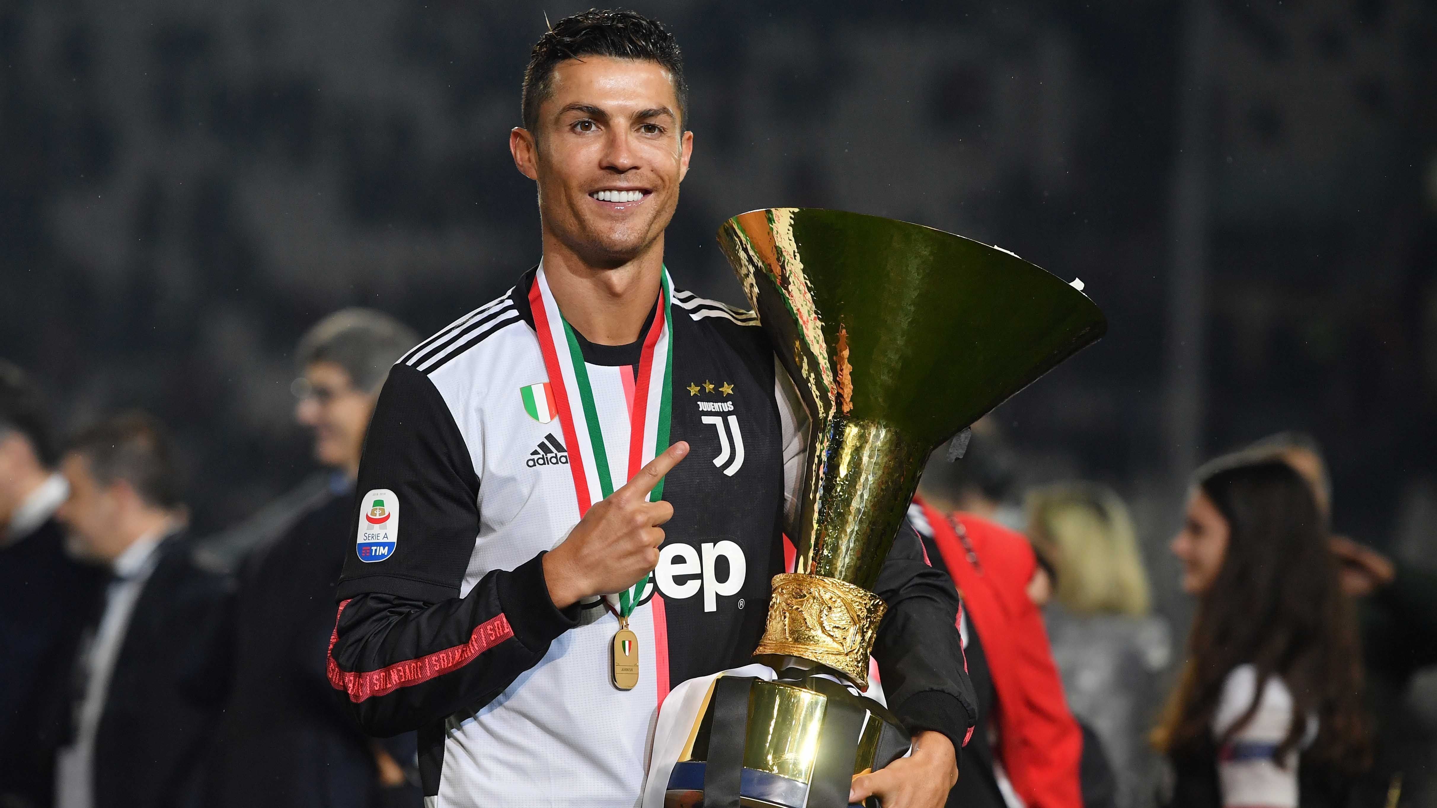 
                <strong>Platz 7: Cristiano Ronaldo</strong><br>
                Im Sommer 2018 endete Cristiano Ronaldos neunjährige Ära bei Real Madrid, er "sucht eine neuen Herausforderung" in der Serie A. Dafür musste Juventus Turin 117 Millionen Euro zahlen. 
              