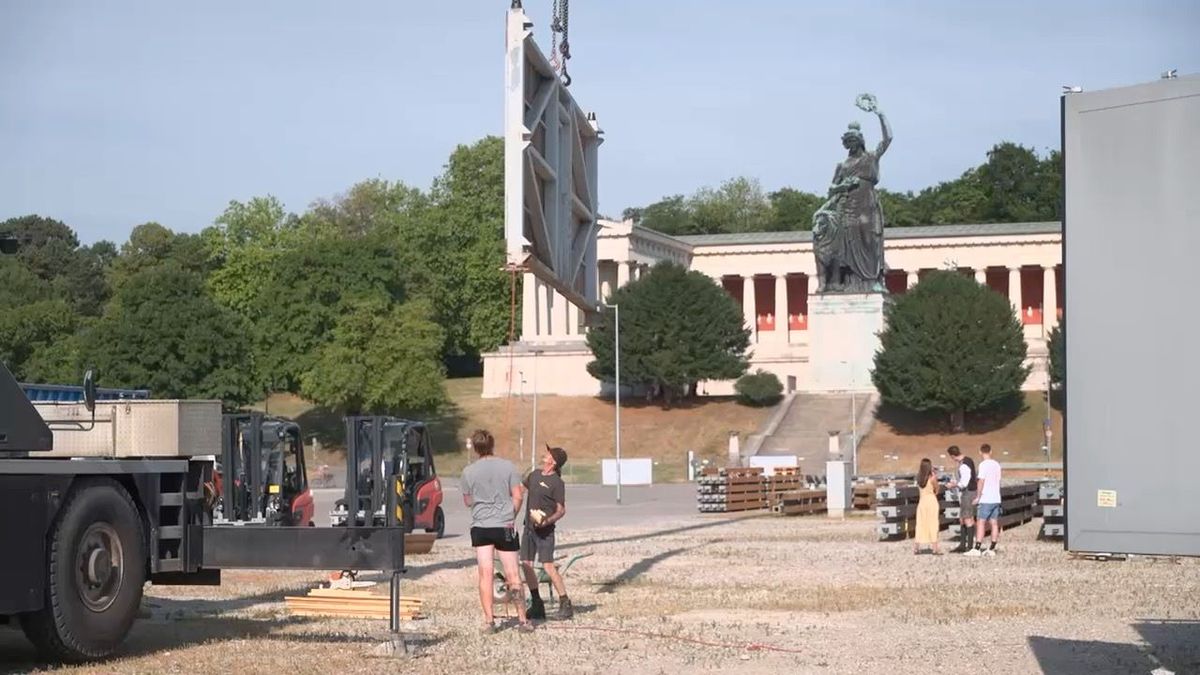 Der Aufbau für die Wiesn 2025 hat gestartet.