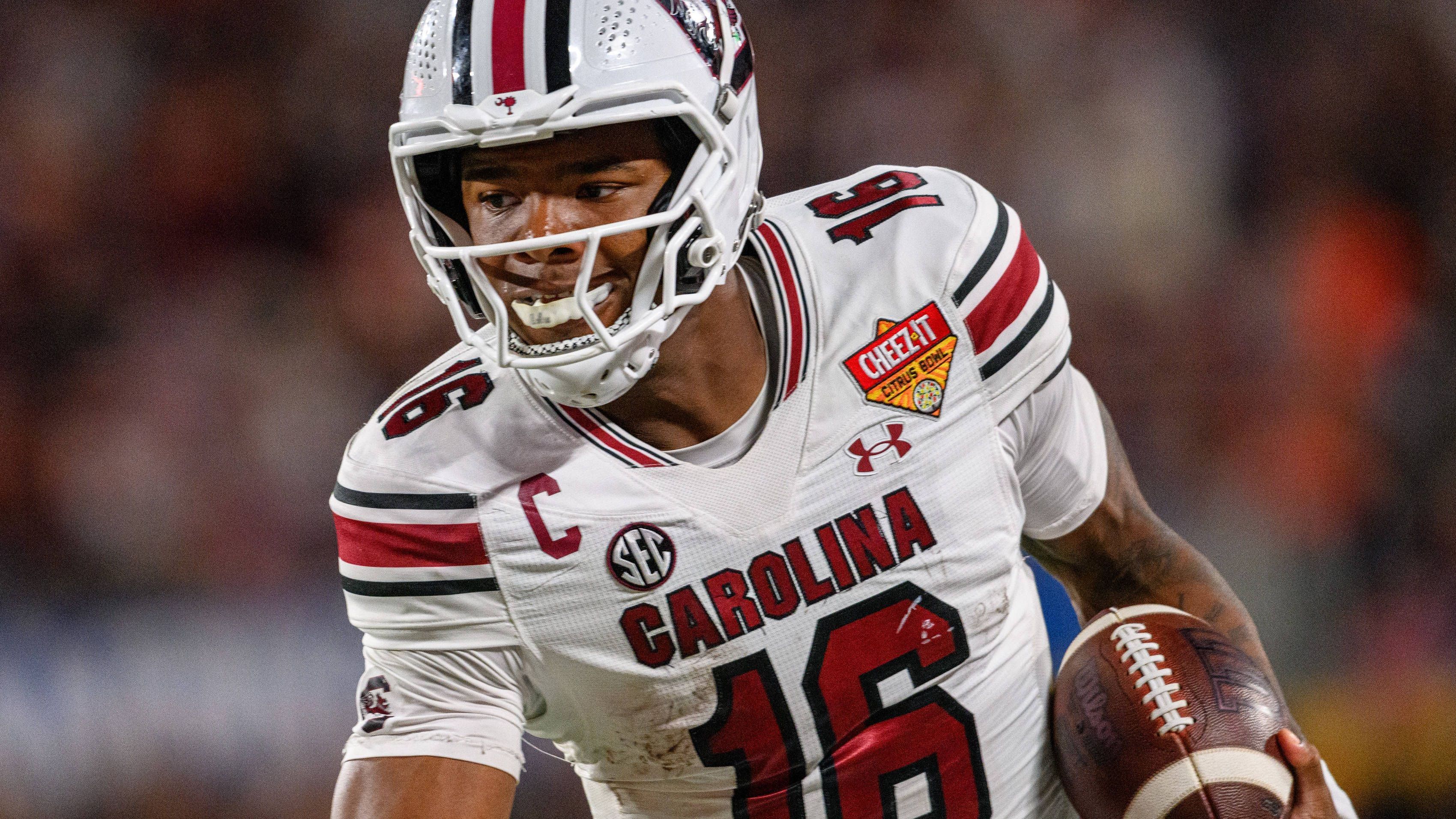 <strong>LaNorris Sellers (South Carolina)</strong> <br>Sellers ist ein Dual-Threat-QB wie Lamar Jackson. Er kombiniert einen bärenstarken Arm mit enormer Mobilität, was jede Defense vor Probleme stellen kann. Allerdings unterlaufen ihm noch zu viele Turnover. Stellt er dieses Problem in der kommenden Saison ab, bewirbt er sich für einen Top-Pick.