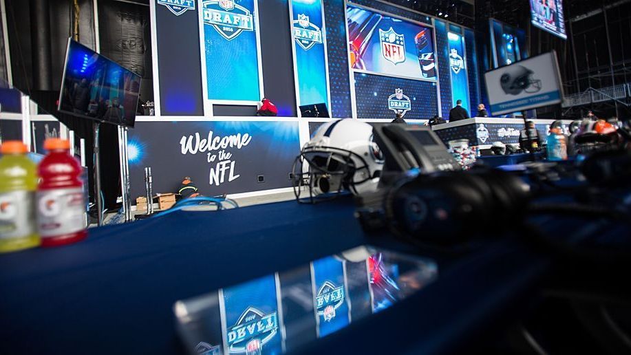 <em><strong>NFL vergibt Compensatory Picks für Draft 2025</strong><br>Insgesamt 35 Compensatory Picks vergibt die NFL für den kommenden Draft 2025. 15 verschiedene Teams erhalten einen oder sogar mehrere dieser Picks - 17 Franchises gingen leer aus. <strong>ran</strong> schaut, welche Teams wie viele Compensatory Picks bekommen und in welcher Runde diese gelten. Davor wird genauer erklärt, wie es zu den speziellen Picks kommt.</em>