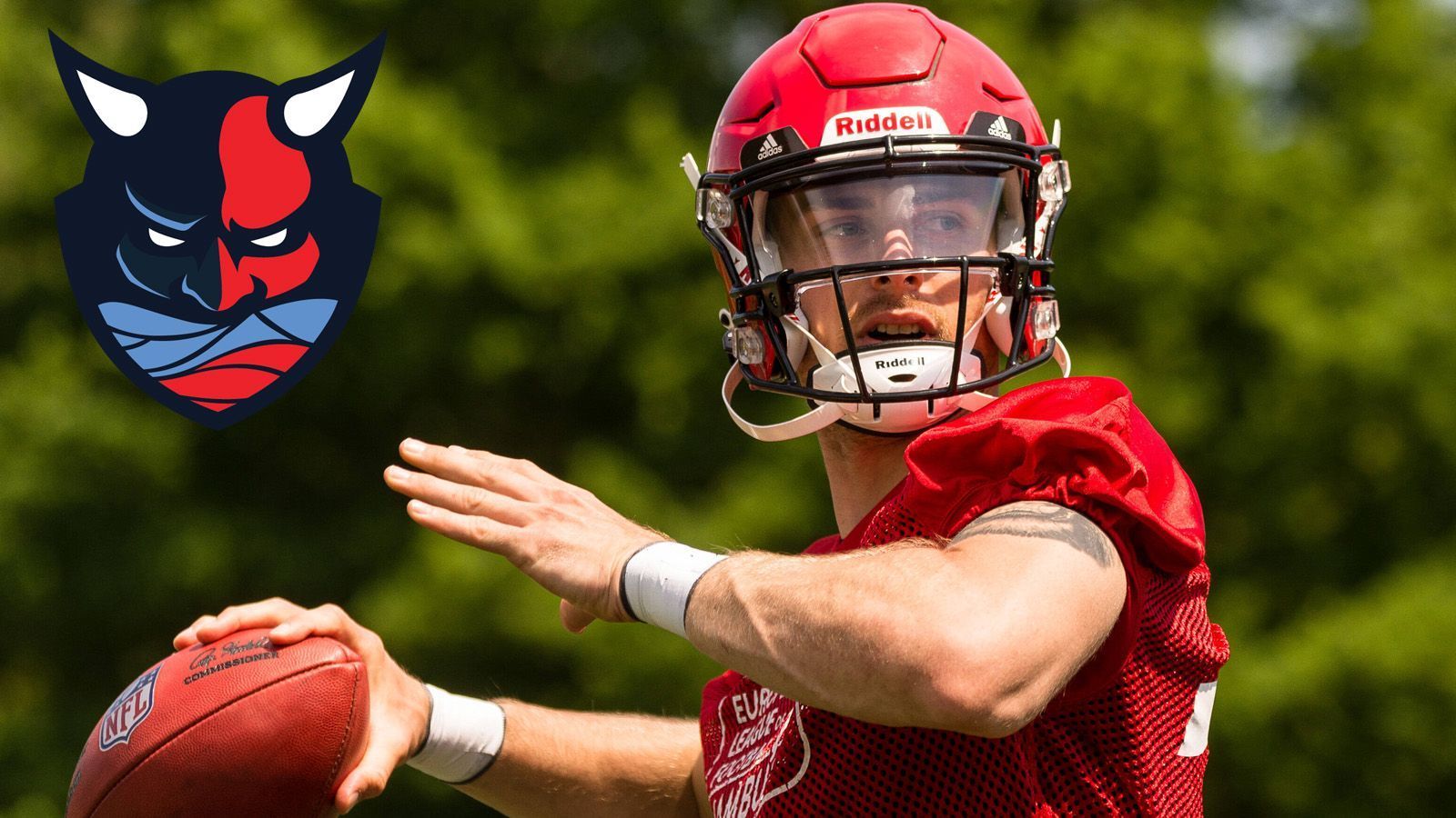 
                <strong>Hamburg Sea Devils</strong><br>
                Quarterback ist der US-Amerikaner Jadrian Clark (Foto), der mit Braunschweig und Schwäbisch Hall bereits im German Bowl bzw. Euro Bowl stand. Der Star der Defense könnte Marloshawn Franklin Jr. sein. Der Cornerback stand bereits im Practice Squad der Philadelphia Eagles und war zudem für die BC Lions in der Canadian Football League aktiv. Der Großteil der nationalen Spieler entsprang dem ehemaligen GFL-Aufsteigerteam Elmshorn Fighting Pirates, welches kurz hinter der Stadtgrenze von Hamburg angesiedelt ist. 
              