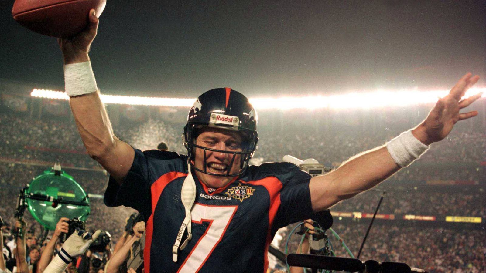 
                <strong>Denver Broncos </strong><br>
                John Elway (300 Touchdown-Pässe)
              