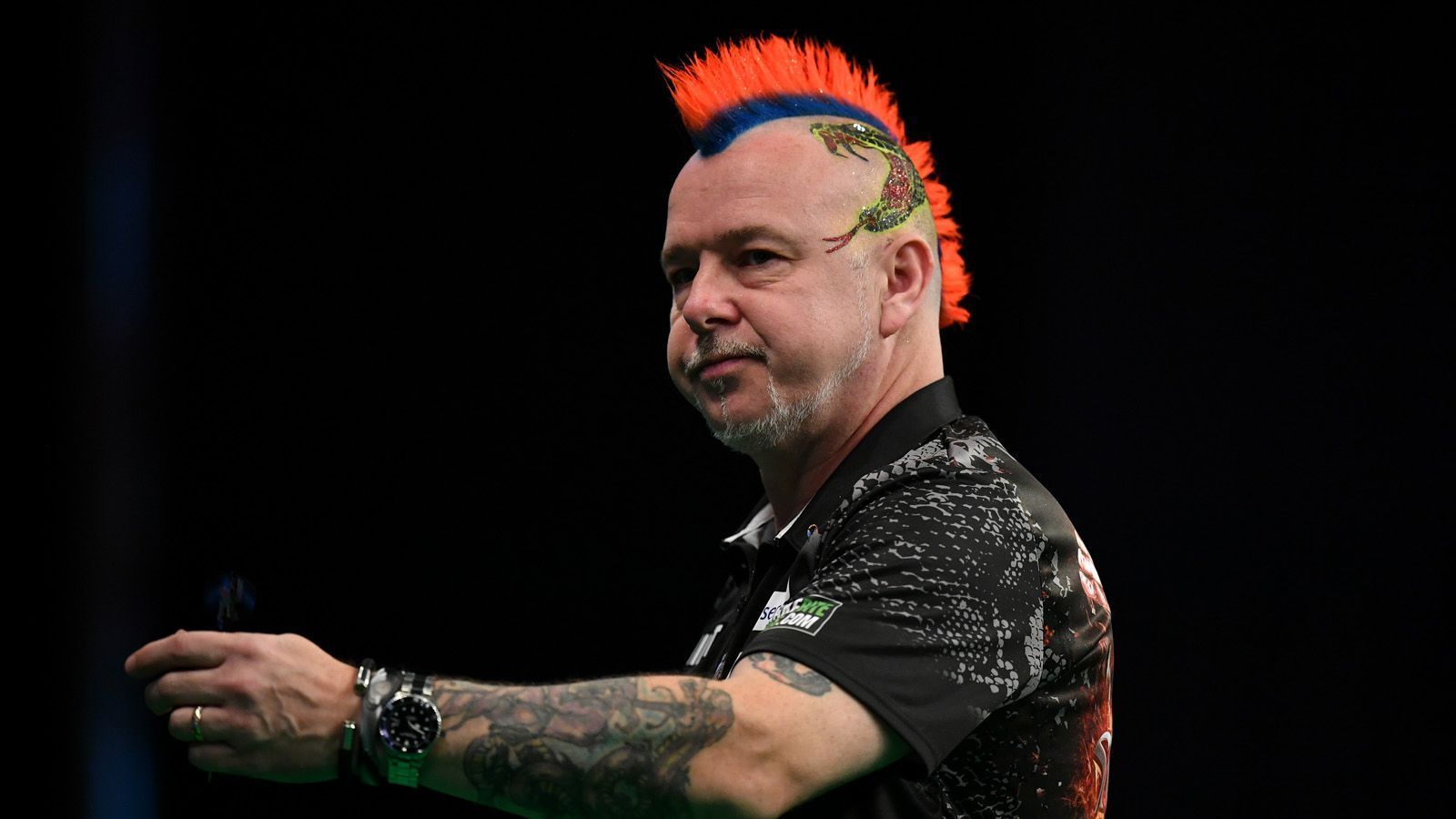 
                <strong>Peter Wright (Schottland) </strong><br>
                Spitzname: SnakebiteProfi seit: 2008Weltrangliste Platz: 5Einlaufmusik: "Don't Stop The Party" von Pitbull feat. TJRErfolge:Pro-Tour: 13x Sieger (1x 2012, 1x 2013, 1x 2014, 3x 2015, 1x 2016, 4x 2017, 2x 2018)European-Tour: Sieger European Darts Open 2014
              