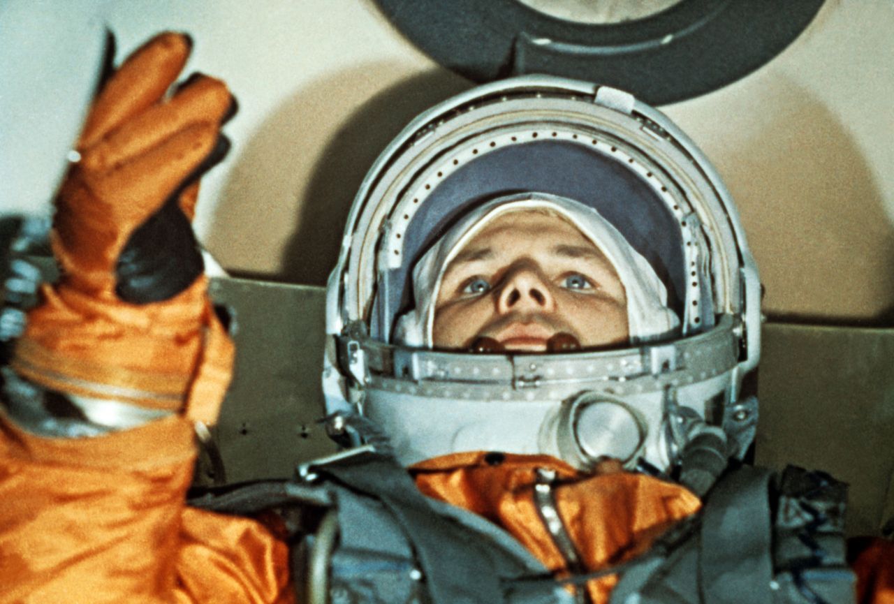 Aus einer Art Zahnpastatube quetschte der Russe Juri Gagarin bei seinem Raumflug 1961 sein Essen. Er war der erste Mensch im All. Auf dem Menü soll auch  Borschtsch gestanden haben. Zum Nachtisch: Schokoladen-Brei.