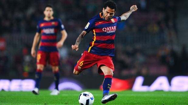 
                <strong>Dani Alves: Safety</strong><br>
                Dani Alves - Safety: Dani Alves ist erfahren, hat ein gutes Stellungsspiel und ist es gewohnt, lange Bälle zu verteidigen. Trainiert er sich Muskelmasse an, steht einer Safety-Karriere nichts mehr im Wege.
              