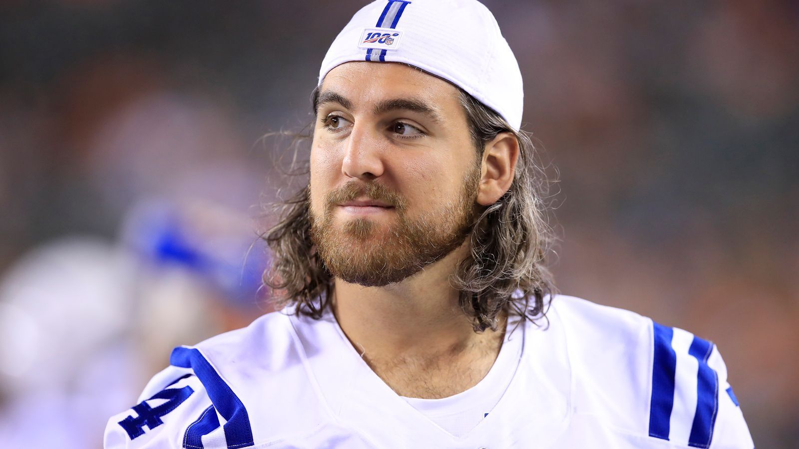 
                <strong>Indianapolis Colts Offense</strong><br>
                Die O-Line der Colts könnte Verstärkung gebrauchen. Nachdem sich Anthony Castonzo (Bild) in den Ruhestand verabschiedet hat, wird vor allem ein neuer Left Tackle gebraucht. Der Pick an Position 21 bietet sich dafür an, zumal es in diesem Draft einige außerordentlich talentierte O-Liner gibt.
              