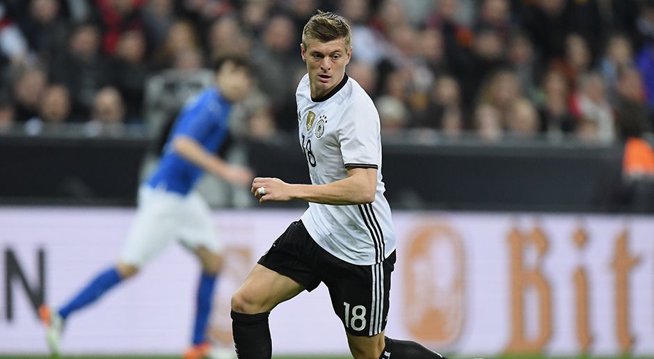 
                <strong>Toni Kroos</strong><br>
                Mittelfeld: Toni Kroos (Real Madrid), 26 Jahre, 64 Länderspiele, 11 Tore, Weltmeister 2014.
              