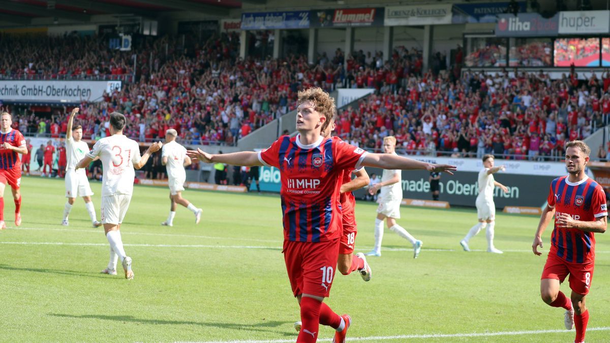 01.09.24 1. FC Heidenheim - FC Augsburg Deutschland, Heidenheim, 01.09.2024, Fussball, Bundesliga, 1. FC Heidenheim - FC Augsburg Paul Wanner (1. FC Heidenheim); Jubel Tor Elfmeter 1:0 Wanner. *** ...