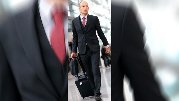 
                <strong>Arjen Robben</strong><br>
                Arjen Robben: Wäre eine mutige Besetzung, denn bisher gab es James Bond nur mit Haaren auf dem Kopf. Aber stopp: Trug Sean Connery nicht ein Toupet? Könnte Robben auch machen. Also: Arjen, die holländische Bond-Alternative!
              