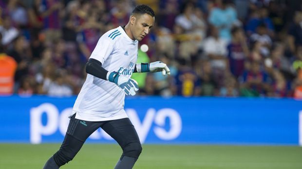 
                <strong>Keylor Navas (Real Madrid)</strong><br>
                Keylor Navas: Wird von der Barca-Offensive in der ersten Hälfte kaum geprüft. Der 30-Jährige bleibt auch im zweiten Durchgang lange beschäftigungslos, lässt dann aber einen Messi-Schuss nur nach vorne abklatschen, was aber nicht bestraft wird. Beim Elfmeter von Lionel Messi chancenlos. ran-Note: 3
              