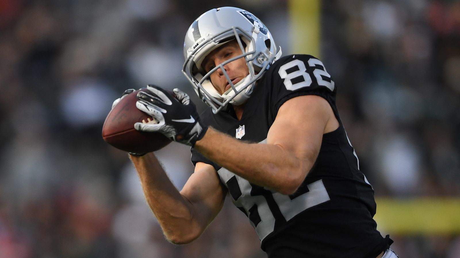 
                <strong>Jordy Nelson</strong><br>
                Der "White Lightning" spielte in dieser Saison für die Oakland Raiders. Als er bei den Packers in der NFL anfing waren weiße Receiver eher als wenig explosiv verschrien. Nelson ist das genaue Gegenteil und kann mit seinem Speed ein echter X-Faktor sein. Die Hautfarbe hat auch andere Spitznamen hervorgebracht ...
              