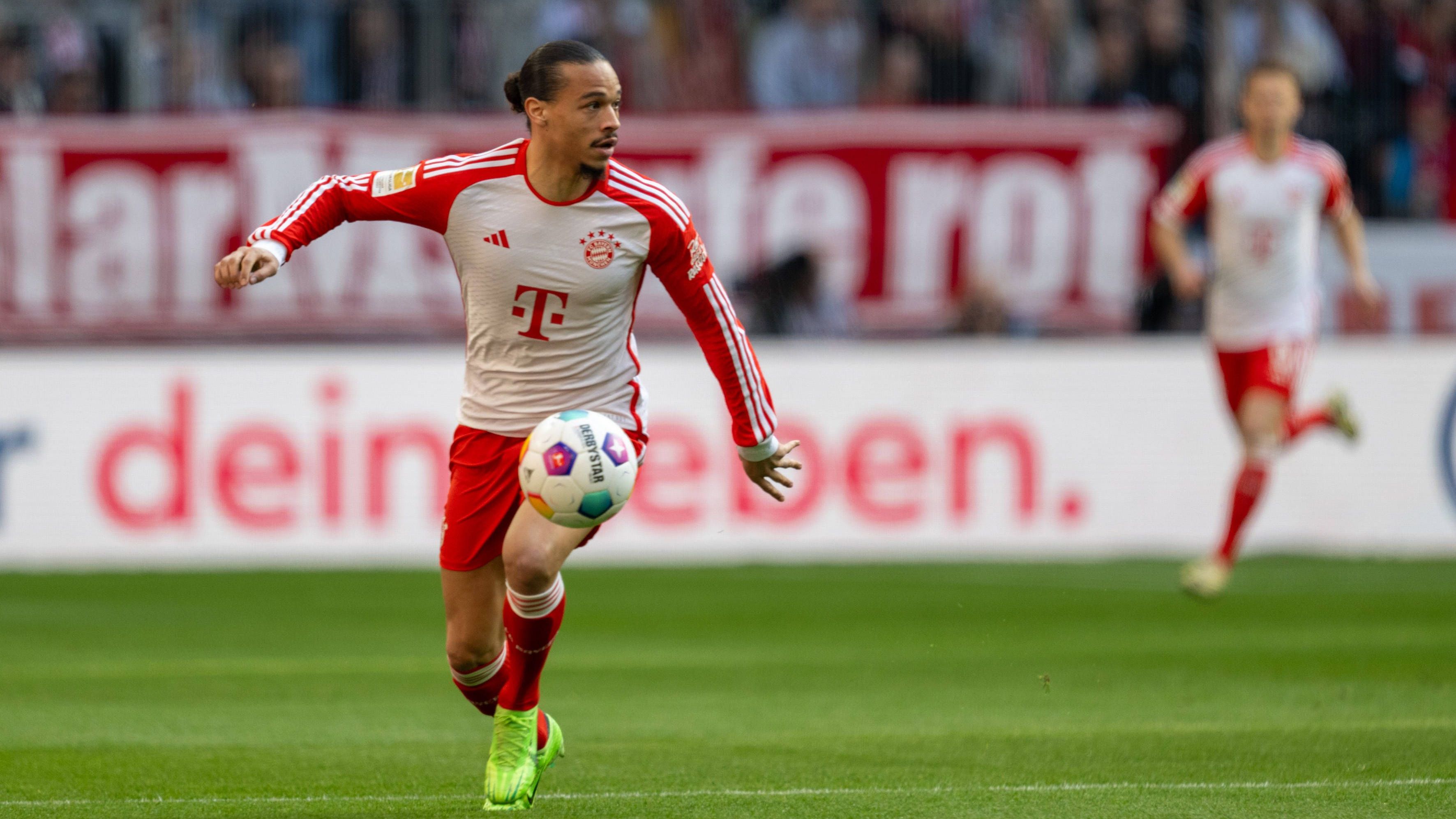 <strong>Leroy Sane (Offensives Mittelfeld) - nicht dabei</strong><br>Normalerweise geht kein Weg an Leroy Sane vorbei. Mit acht Toren und zwölf Assists ist er einer der größten Leistungsträger der Bayern in dieser Saison. Doch Sane ist diesmal nicht dabei, weil er nach einer roten Karte für drei Länderspiele gesperrt ist. Für die EM dürfte er aber gesetzt sein.&nbsp;