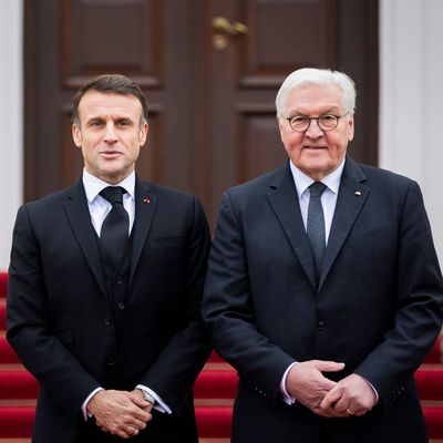 Frankreichs Präsident Macron bei Bundespräsident Steinmeier