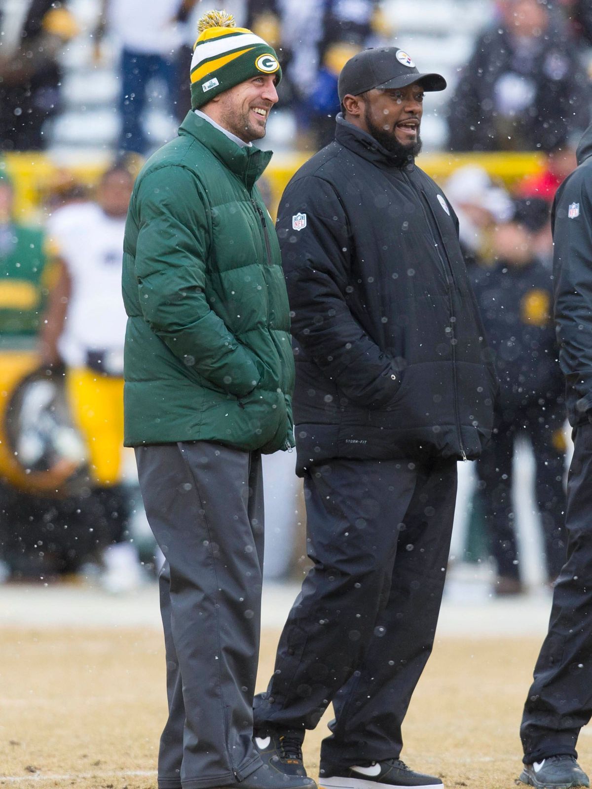NFL, American Football Herren, USA Pittsburgh Steelers at Green Bay Packers Dec 22, 2013; Green Bay, WI, USA; Green Bay Packers quarterback Aaron Rodgers and Pittsburgh Steelers head coach Mike Tom...