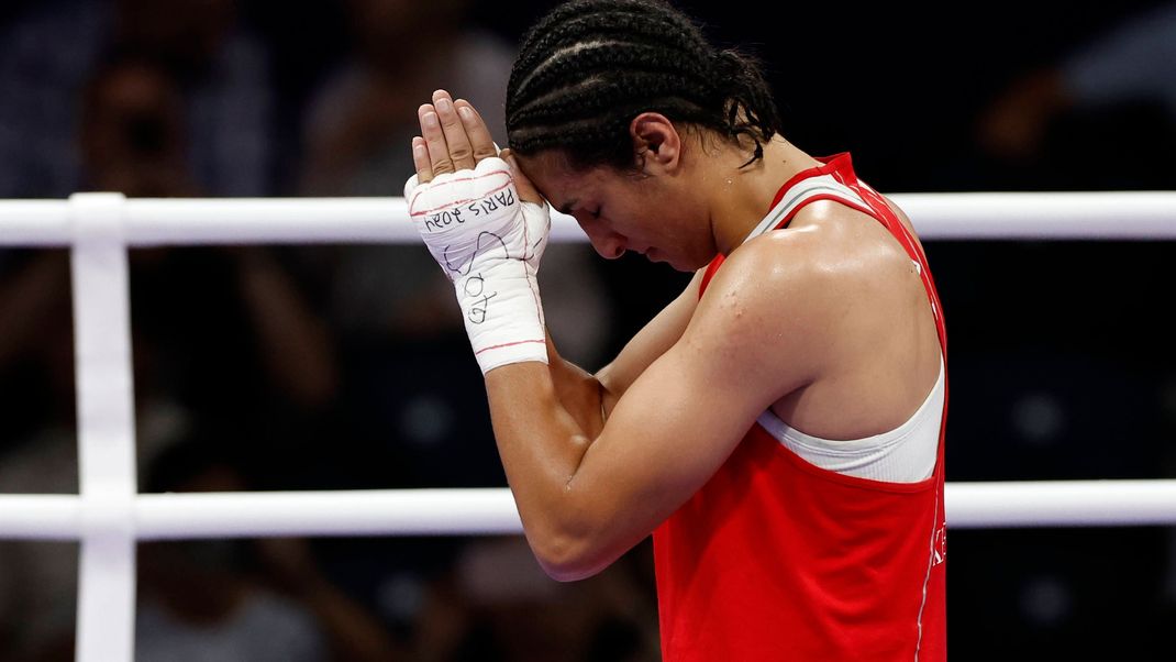 Die algerische Boxerin Imane Khelif (Bild) bei ihrem Kampf gegen die Ungarin Anna Luca Hamori bei den Olympischen Spielen in Paris 2024.