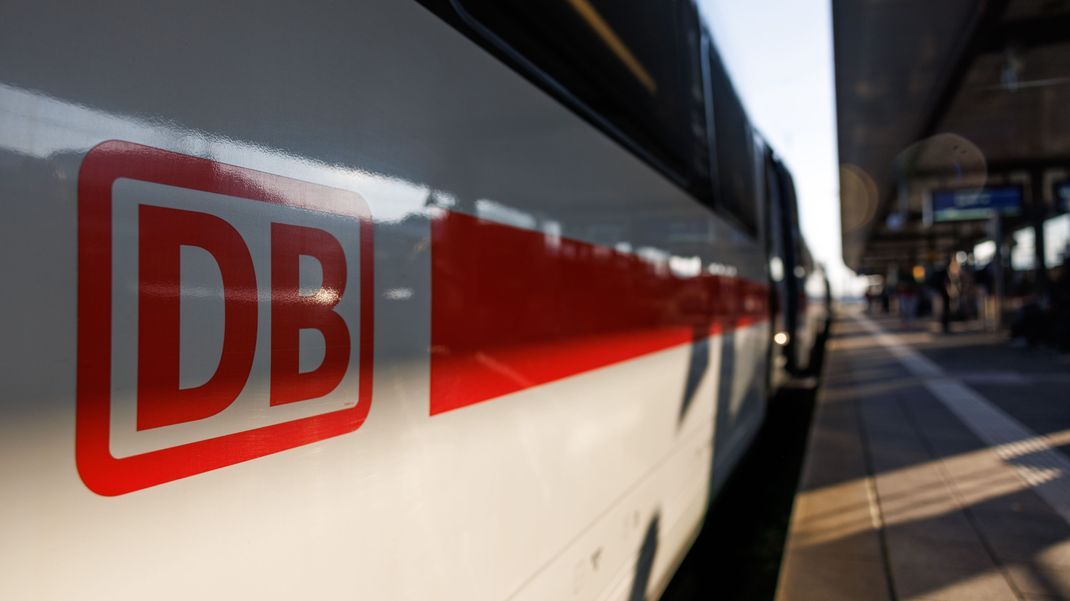 Die Deutsche Bahn kündigt Großoffensive gegen die Krise an: moderne Bahnhöfe, Tausende neue Jobs und Kampf gegen Sabotage.