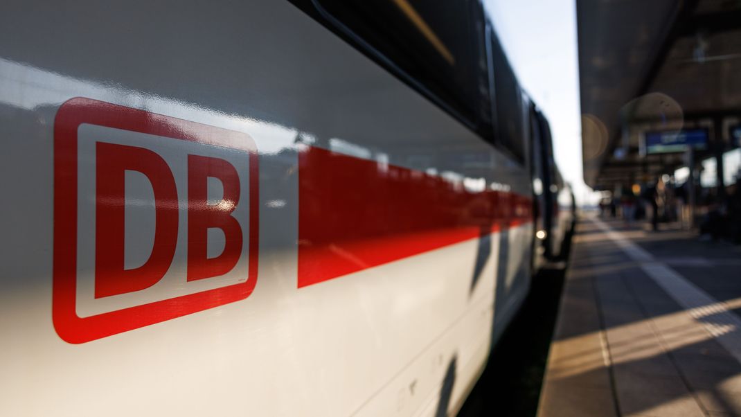 Die Deutsche Bahn kündigt Großoffensive gegen die Krise an: moderne Bahnhöfe, Tausende neue Jobs und Kampf gegen Sabotage.