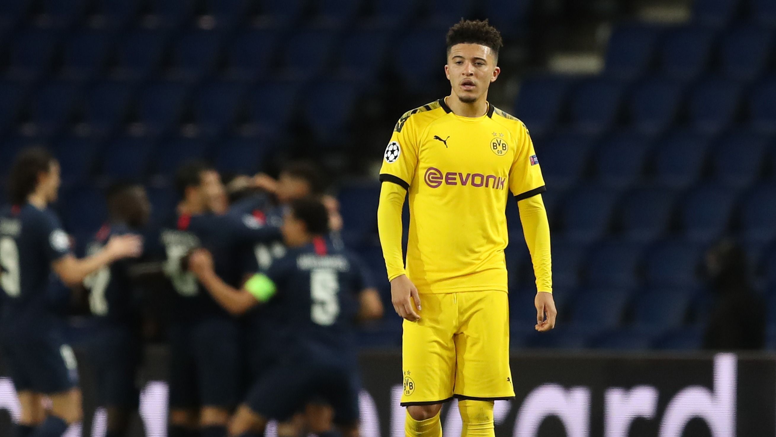 
                <strong>Jadon Sancho</strong><br>
                In der ersten Hälfte der gefährlichste Dortmunder. Erster Abschluss, trifft bei seiner Direktabnahme den Ball aber nicht richtig. Guter Freistoß, der aber von Navas entschärft wird. Auch nach dem Seitenwechsel immer wieder bemüht mit Dribblings die Lücken in der gegnerischen Defensive aufzureißen. Allerdings finden seine Bälle nur ganz selten ihr Ziel. Einige gute Ideen, aber fast immer zu ungenau. ran-Note: 3    
              