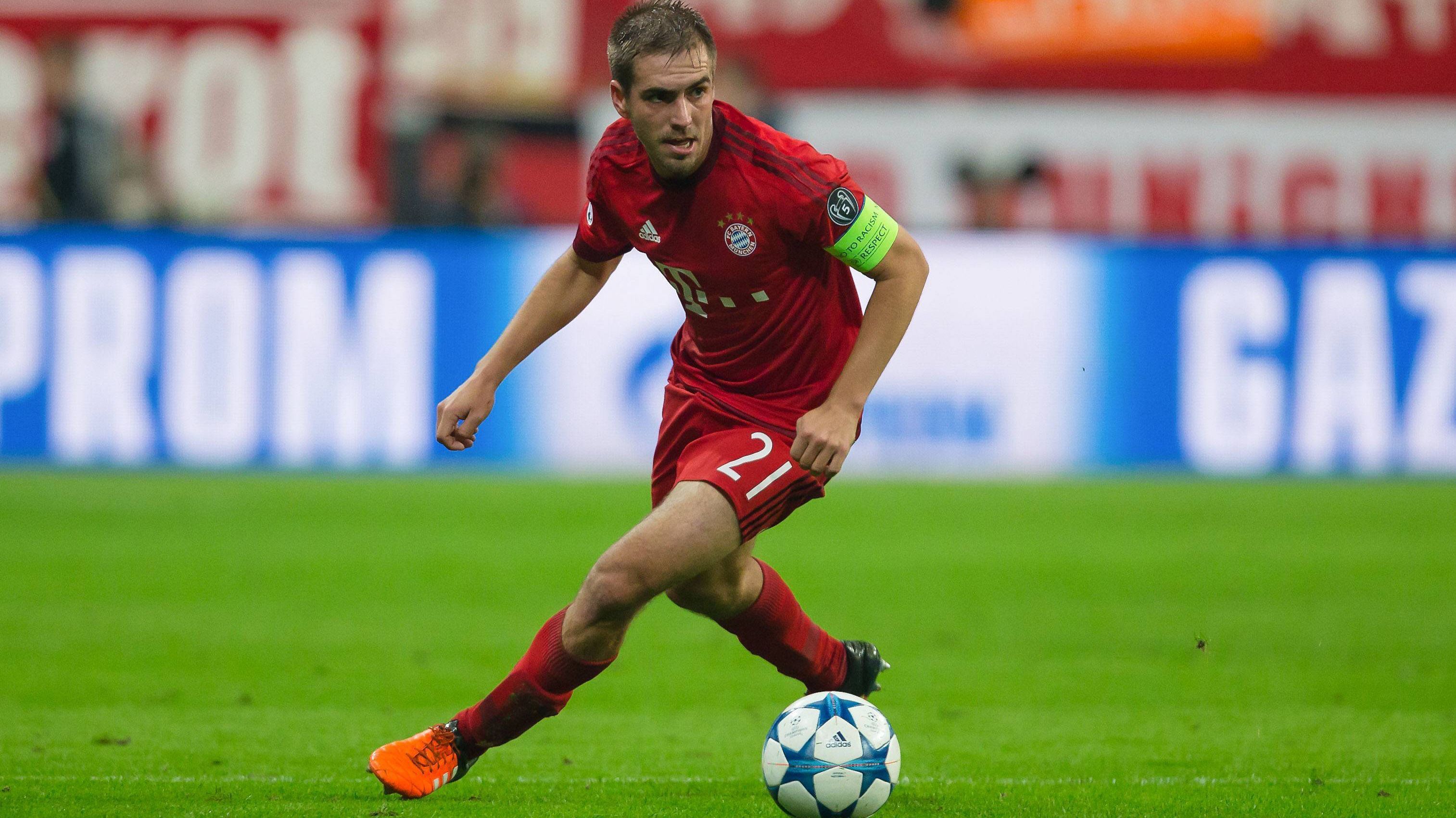 
                <strong>Philipp Lahm (Bayern München)</strong><br>
                Philipp Lahm (Bayern München): Das Eigengewächs des deutschen Rekordmeisters beendet seine Nationalmannschafts-Karriere 2014 nach dem WM-Titel. Für viele Experten gilt der 1,70-Meter-Wuseler als bester Außenverteidiger der Welt.
              