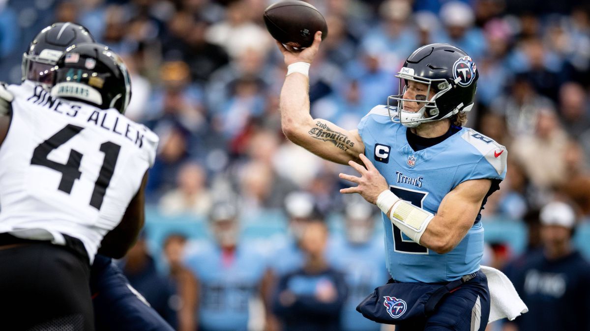 December 8, 2024, Nashville, Tennessee, USA: Tennessee Titans quarterback Will Levis (8) passes the ball against the Jacksonville Jaguars during their NFL, American Football Herren, USA game at Nis...