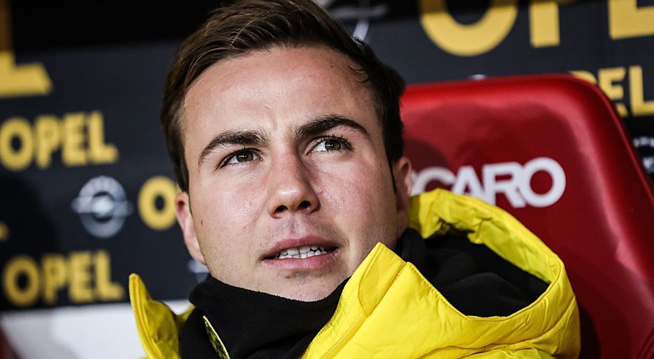 
                <strong>Die Krankenakte des Mario Götze</strong><br>
                Mario Götze kann vorerst nicht mehr in der Bundesliga auflaufen. Wie sein Verein Borussia Dortmund mitteilt, leidet der Mittelfeldspieler an einer Stoffwechselstörung. Deshalb sei es "zwingend notwendig", den Rückkehrer "aus dem Trainingsbetrieb" zu nehmen. Das Rätsel um seine immer wieder auftretenden Muskelprobleme und die offenkundig nicht immer vorhandene Fitness scheinen gelöst. Mit der nun eingeleiteten Behandlung endet hoffentlich Götzes langer Leidensweg. ran.de zeigt die Krankenakte des Weltmeisters. (Stand: 28. Februar 2017)
              