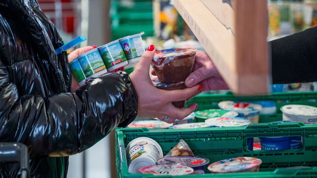 Die Tafeln in Deutschland bekommen immer mehr Kund:innen, aber immer weniger Lebensmittelspenden.