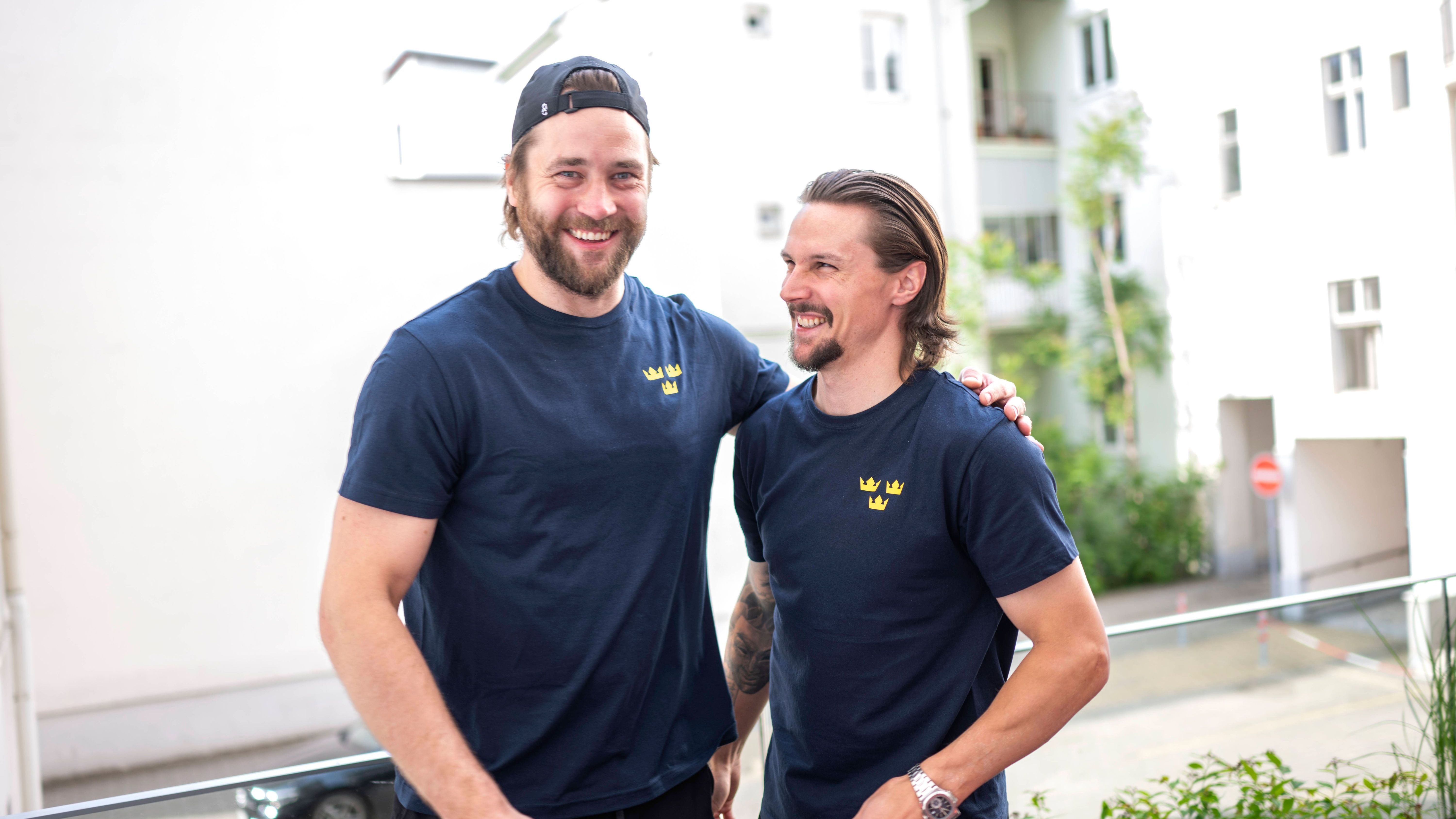 <strong>Schweden – Powerhouse ohne Struktur</strong><br>Erik Karlsson, Victor Hedman, Rasmus Dahlin – fallen die Namen der schwedischen Verteidiger, schnalzt der Eishockey-Fan mit der Zunge. Offensivstark – Karlsson vergangenes Jahr mit über 100 Scorer-Punkten in der NHL – und einfach geile Zocker. Insgesamt sind 18 NHL-Spieler dabei und da das nicht reicht, packt Trainer Sam Hallam noch den besten Scorer der Schweizer Liga und die Kapitäne von Frölunda und Färjestad dazu. Aber sind das zu viele Häuptlinge ohne Indianer im Kader? Die Tre Kronor ein Powerhouse ohne Struktur?