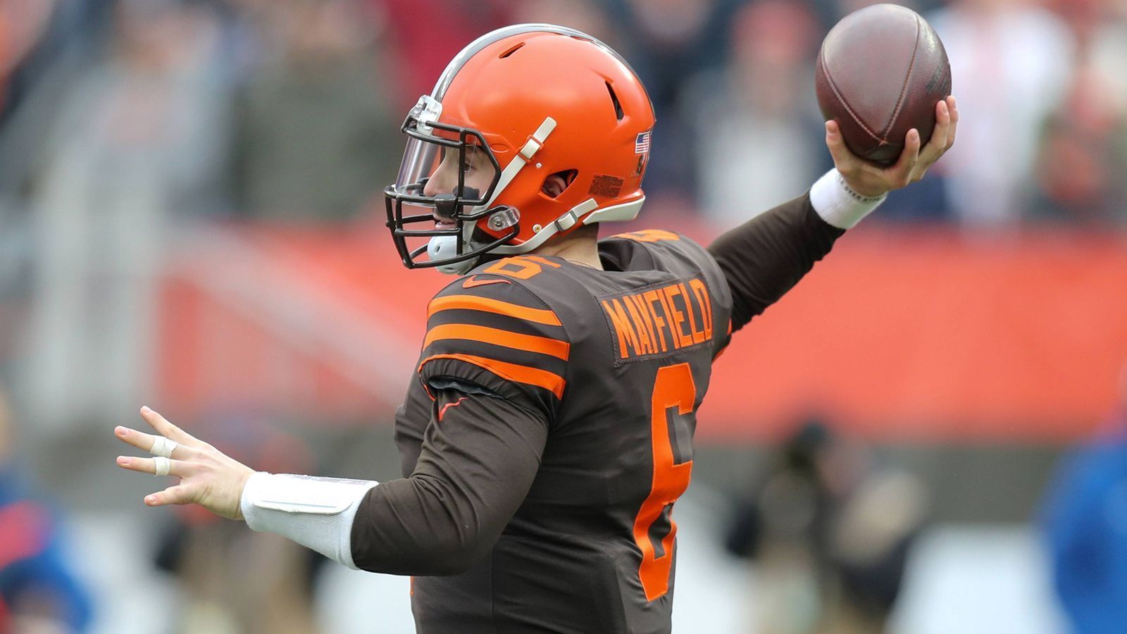 
                <strong>Pick 1: Baker Mayfield (Quarterback, Cleveland Browns)</strong><br>
                Die Browns landeten mit dem Nummer-1-Pick einen Volltreffer. Aufgrund einer Verletzung von Starting Quarterback Tyrod Taylor kam er am 3. Spieltag gegen die New York Jets zu seinem Debüt und führte die Browns zum ersten Sieg seit 635 Tagen. Mit ihm auf dem Feld gab es insgesamt sieben Siege und sieben Niederlagen - eine Siegquote von 50 oder mehr Prozent gelang zuletzt Derek Anderson in der Saison 2007, eine gefühlte Ewigkeit her. Weiter herausragend: 3725 Passing Yards, 27 Touchdown-Pässe bei nur 14 Interceptions und ein QB-Rating von 93,7. Besonders wichtig: Er ist ein echter Anführer! ran-Note: 1
              