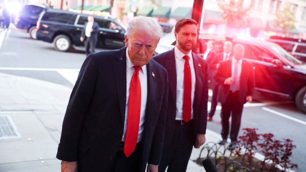 Der Fall Epstein setzt US-Präsident Trump (links) erneut unter Druck. (Archivbild)