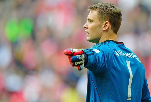 
                <strong>Neuer muss raus</strong><br>
                Nationalkeeper Manuel Neuer bleibt zur Halbzeit in der Kabine und wird durch Ersatztorwart Lukas Raeder ersetzt.
              