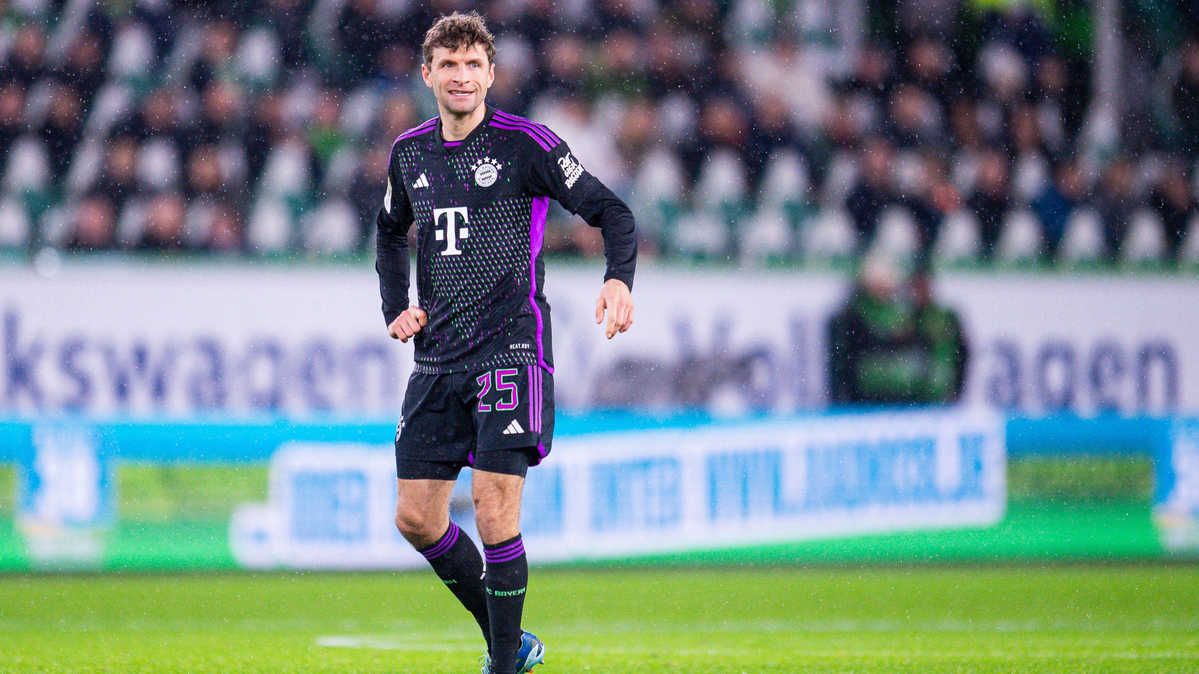 <strong>Thomas Müller</strong><br>Bereitet beide Treffer vor! Er kämpfte sich ins Spiel, lässt in der 27. Minute eine 100-prozentige Torchance aus kürzester Nähe noch ungenutzt. Vier Minuten später trifft er per Kopf Aluminium. Seine perfekt geschossene Flanke leitet das 1:0 ein. Auch für das 2:0 von Kane gibt er die Vorlage. Nach 62 Minuten erfolgte die Auswechslung. <strong><em>ran</em>-Note: 2</strong>