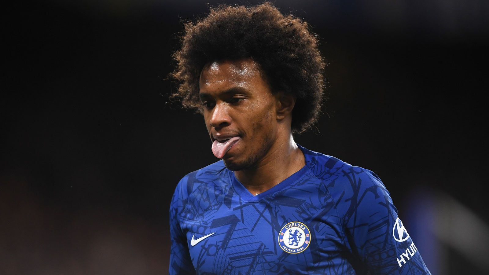 
                <strong>Willian (FC Chelsea)</strong><br>
                Wohin führt der Weg von Willian? Der Brasilianer wird nach sieben Jahren beim FC Chelsea erstmals ablösefrei sein. Vor der Corona-Krise schien er bezüglich seines künftigen Arbeitgebers die Qual der Wahl zu haben: Juventus Turin, Atletico Madrid, Paris St. Germain und zuletzt auch der FC Bayern München sollen Interesse am Flügelspieler bekundet haben. Doch wie viel Geld diese Top-Klubs jetzt noch locker machen würden, ist fraglich. So hat Willian schonmal vorgesorgt und in einem Interview mit dem brasilianischen Sender "Esporte Interativo" versprochen, bei einer länger andauernden Saison auch über den 30. Juni hinaus für die "Blues" auflaufen zu wollen. Soll ja nicht der Eindruck entstehen, er wolle einfach nur so schnell wie möglich weg.
              