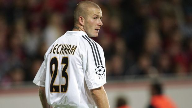 
                <strong>Platz 8: David Beckham - 37,5 Millionen Euro</strong><br>
                Platz 8: David Beckham - 37,5 Millionen Euro. Kein Verein, außer Real Madrid, zahlt in der Karriere von "Becks" eine Ablösesumme für den Freistoß-Experten. Mit 37,5 Millionen Euro gehört der Engländer dennoch in die Top-Ten der teuerste Transfers.
              