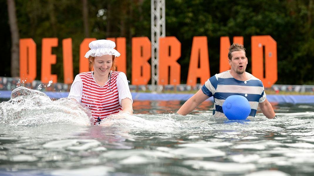 Klassisches Campen oder doch etwas mehr Luxus mit Warmwasser-Duschen und Pool: Für welche Camping-Kategorie entschiedet ihr euch?