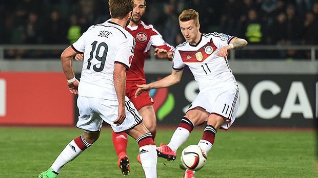 
                <strong>29. März 2015: Georgien - Deutschland 0:2</strong><br>
                29. März 2015: Georgien - Deutschland 0:2. Neues Jahr - neues Glück? Das 900. Länderspiel gewann Deutschland mit 2:0 in Georgien. Bester Mann war Marco Reus mit vielen Torchancen und einem Tor in der 39. Minute. Bereits vor der Pause erhöhte Müller zum Endstand.
              