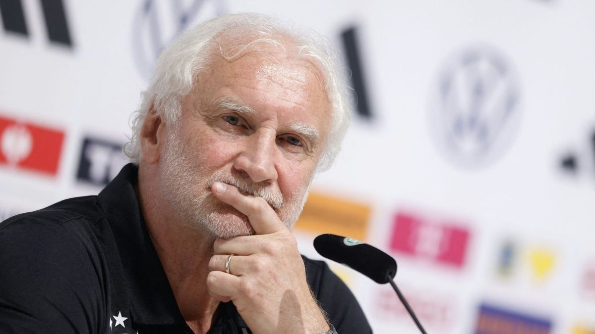 Sportdirektor Rudi Völler