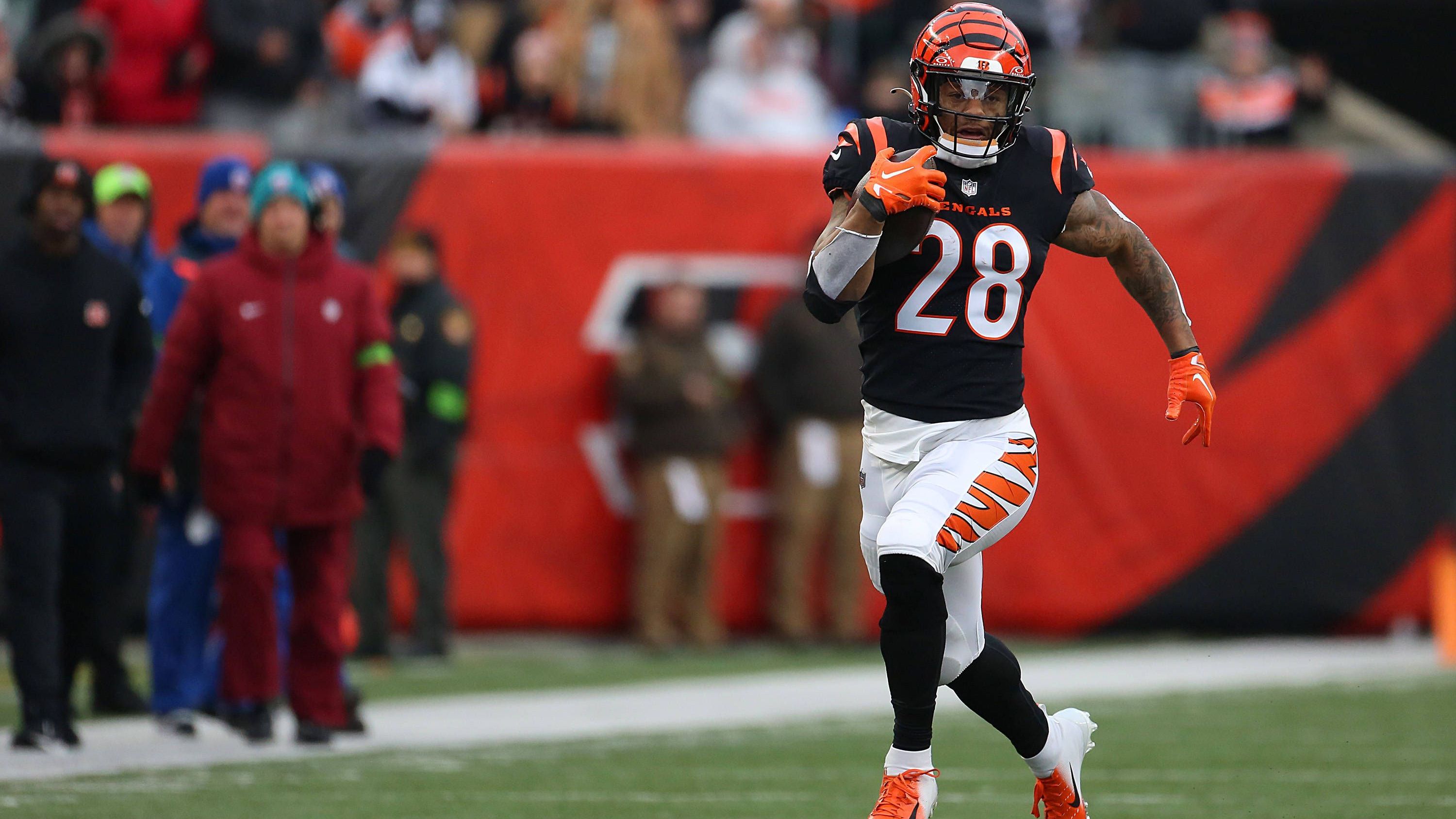 <strong>Joe Mixon (RB, von Cincinnati nach Houston)<br></strong>Bengals erhalten: Siebtrundenpick 2024<br>Texans erhalten: Joe Mixon<br><em>Anmerkung: kurz nach dem Trade statteten die Texans Mixon mit einem neuen Dreijahresvertrag über rund 27 Millionen US-Dollar aus</em>