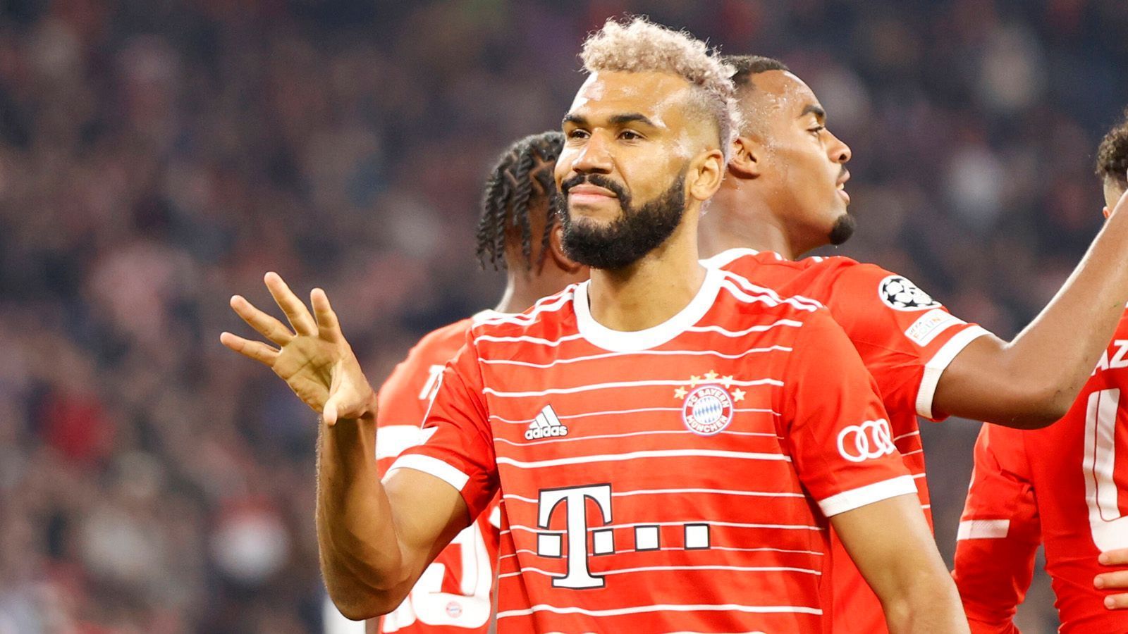 
                <strong>Eric Maxim Choupo-Moting</strong><br>
                Wird zur Halbzeit eingewechselt und spielt den klassischen Stoß-Stürmer. Reibt sich auf, fordert die Bälle und ist einer der Aktivposten in der zweiten Halbzeit. Bleibt bei seinem Tor zum 5:0 eiskalt. Könnte gut sein, dass er ab sofort häufiger und länger zum Einsatz kommt. ran-Note: 2
              