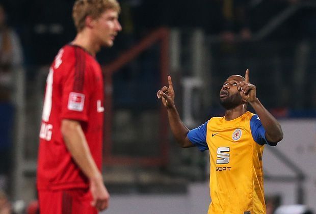 
                <strong>Eintracht Braunschweig - Bayer Leverkusen 1:0</strong><br>
                Unfassbar! Der Eintracht aus Braunschweig gelingt am 11. Spieltag die Überraschung. Nicht Kießling & Co. - Kumbela & Co. fahren den Sieg ein und überrumpeln das Spitzenteam aus Leverkusen
              